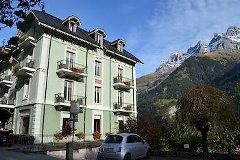 Hotel National &