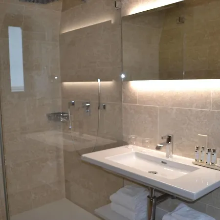 Hotel National &