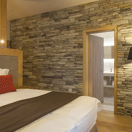 Hotel National &