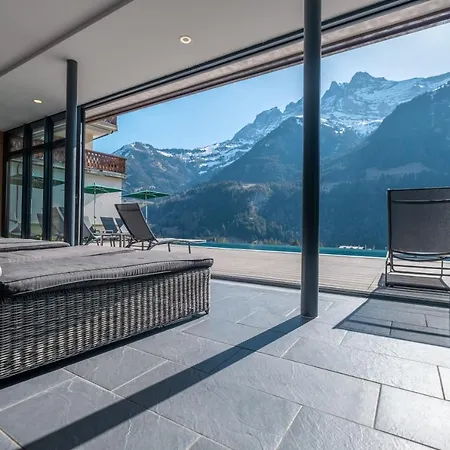 National & 4* Champery